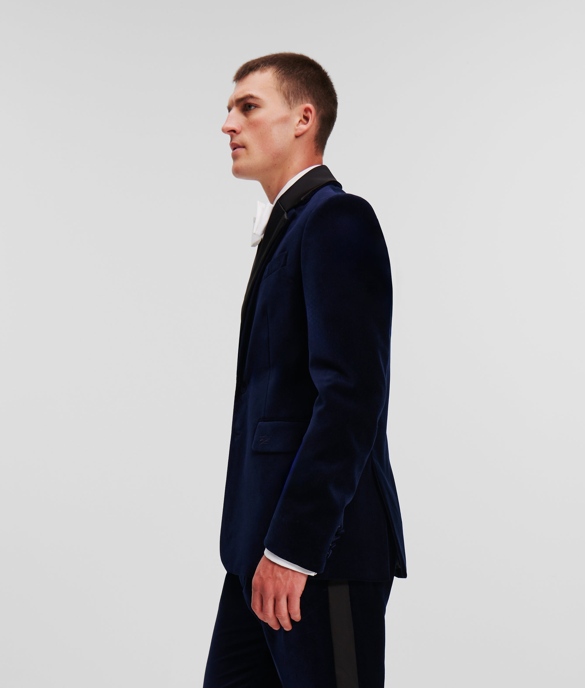 VELVET BLAZER HANDPICKED BY HUN KIM - Image 4