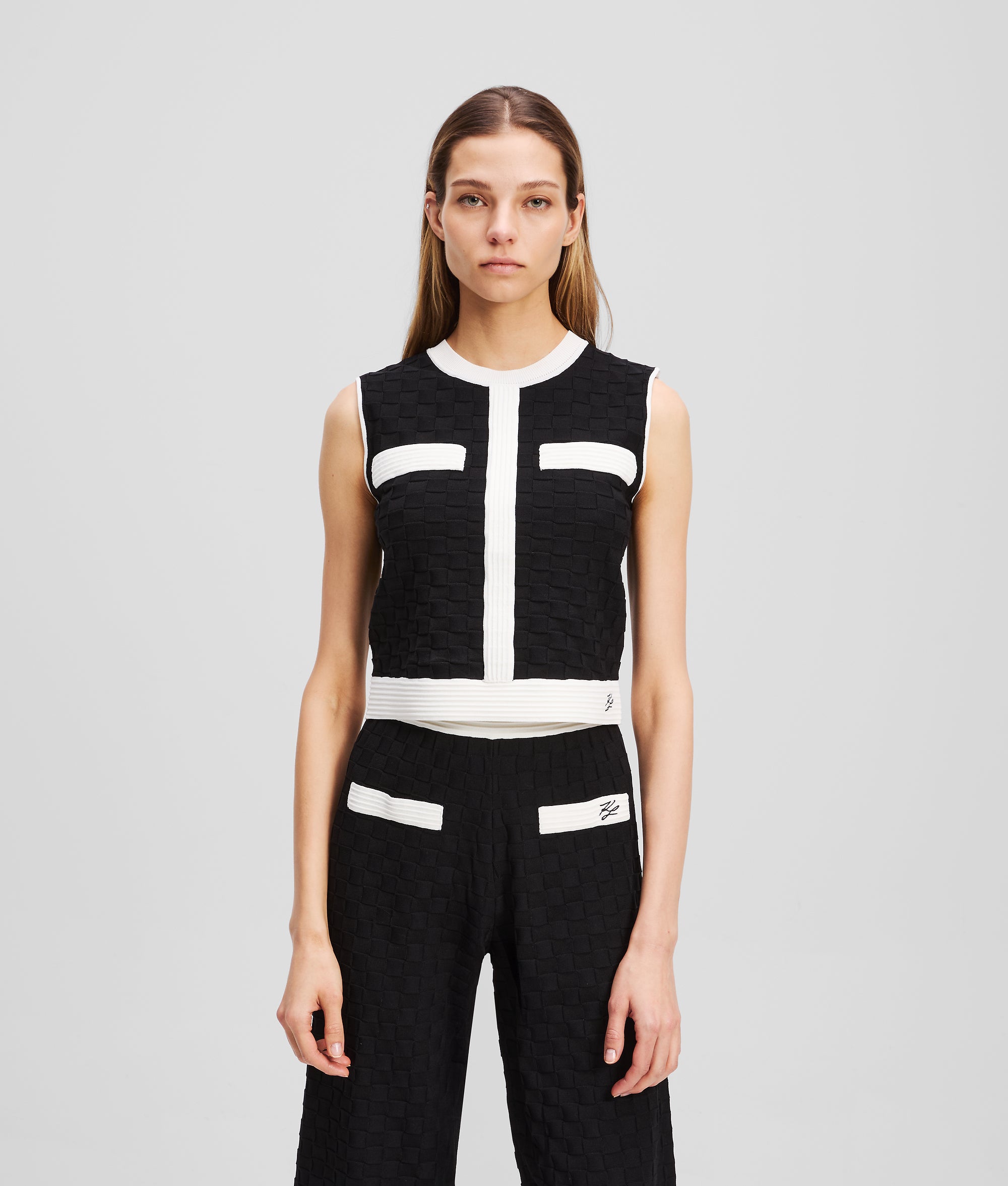 CONTRAST PIPING KNIT TOP